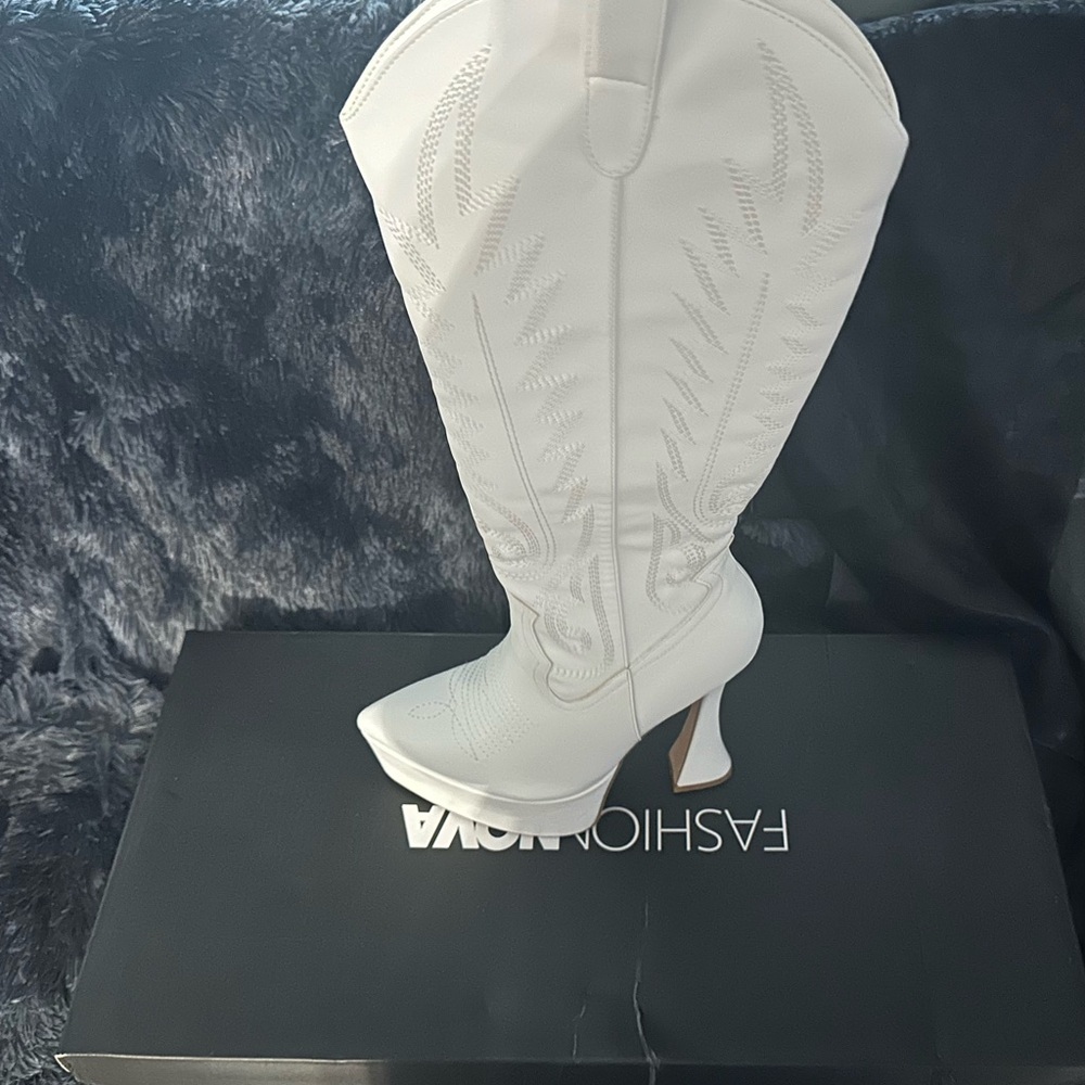 Fashion Nova Elegant White Heeled Boots